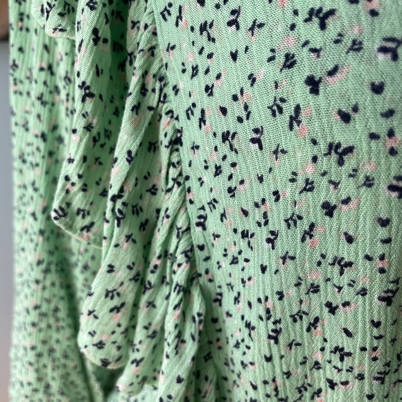 BCBGeneration green blouse, size M - Picture 3 of 7